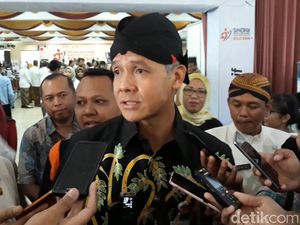 Ganjar Tak Permasalahkan Bupati Karanganyar Pakai Mobdin Nyaris Rp 2 M Ganjar Tak Permasalahkan Bupati Karanganyar Pakai Mobdin Nyaris Rp 2 M