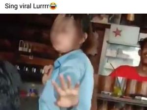 Viral Gadis Berseragam Sekolah Diduga Mabuk Asyik Goyang di Warkop Mojokerto