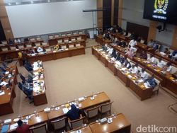 Rapat Biaya Haji, Anggota DPR Singgung Dirut Garuda Dipecat
