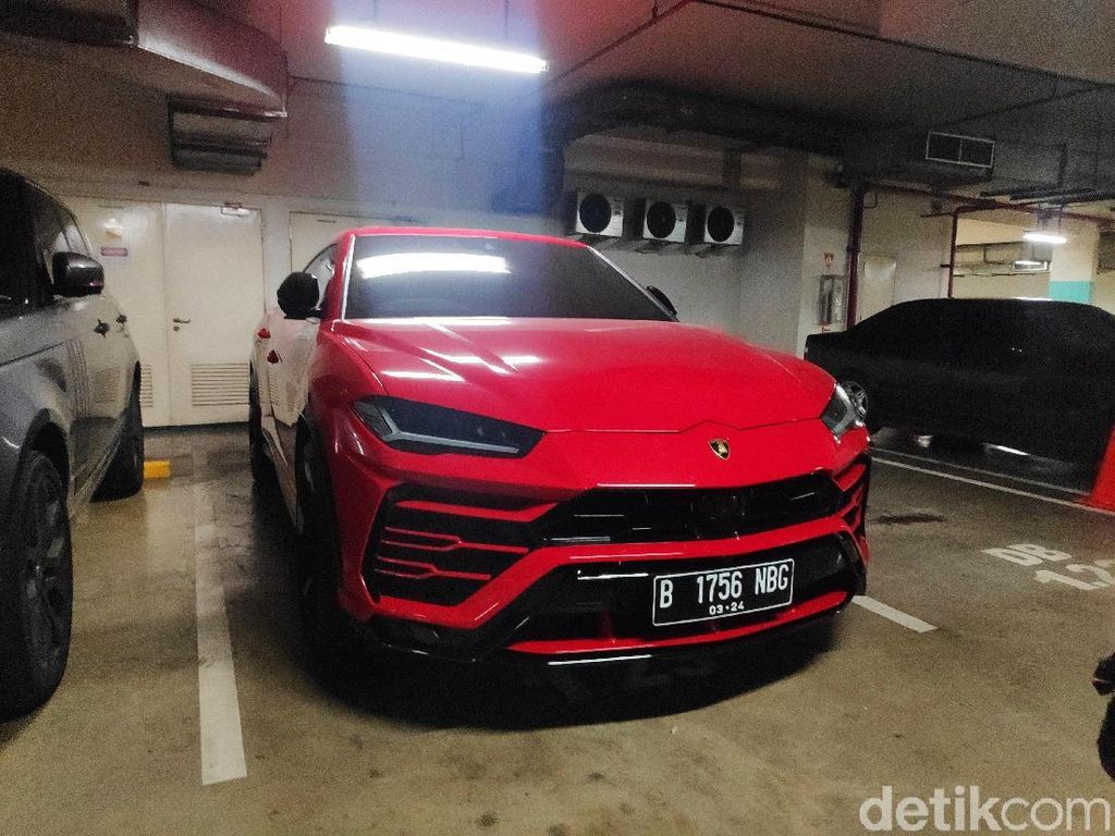 Sidak BPRD DKI: Lamborghini Pakai Pelat Mobil Lain-Audi Tunggak Pajak 12 Tahun Sidak BPRD DKI: Lamborghini Pakai Pelat Mobil Lain-Audi Tunggak Pajak 12 Tahun