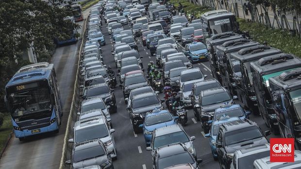 Volume Kendaraan Turun di Jalan Jendral Sudirman