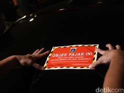 Lepas Stiker Tanda tak Bayar Pajak Mobil, akan Didenda