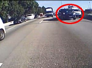 Viral Ambulans Dipaksa Beri Jalan untuk Rombongan Polisi