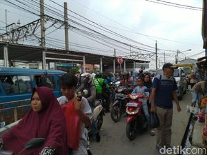 Stasiun Bojonggede Semrawut, Dishub Cerita Kucing-kucingan Ojek-Angkot