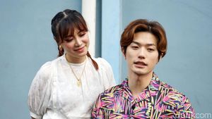 Tatapan Penuh Cinta Moa pada Lee Jeong Hoon