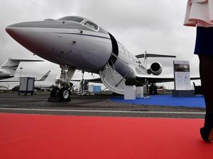 Apakah Jet Pribadi Perlu Dilarang Demi Perlindungan Lingkungan?