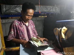 Tak Lekang Dimakan Zaman! Puluhan Tahun Harsoyo Jual Kliping di Solo