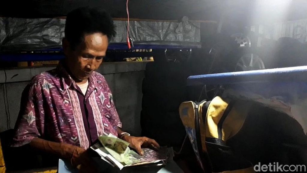 Perkenalkan, Harsoyo Si Penjual Kliping di Solo Perkenalkan, Harsoyo Si Penjual Kliping di Solo