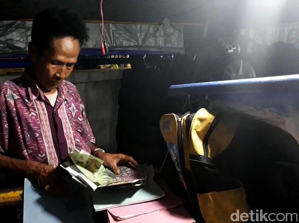 Perkenalkan, Harsoyo Si Penjual Kliping di Solo