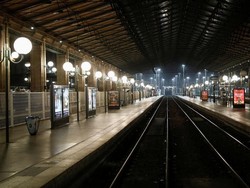 Paris Lumpuh karena Aksi Mogok, Turis Diminta Menjauhi Menara Eiffel
