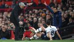Aduh! Momen-momen Mourinho Tertabrak Daniel James