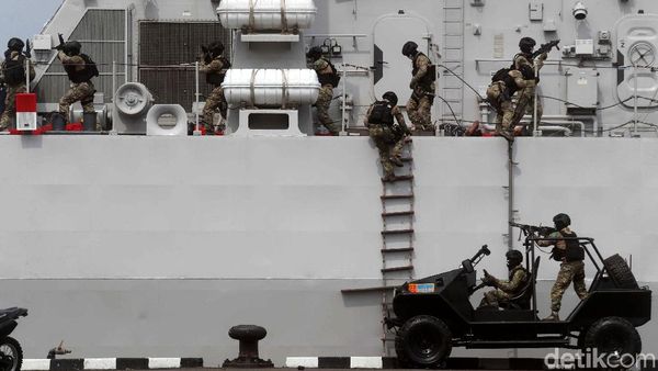 Ragam Aksi Para Prajurit TNI AL Meriahkan HUT Armada 2019