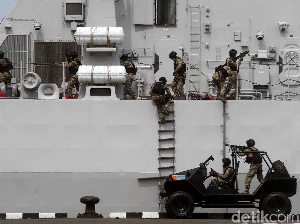 Ragam Aksi Para Prajurit TNI AL Meriahkan HUT Armada 2019