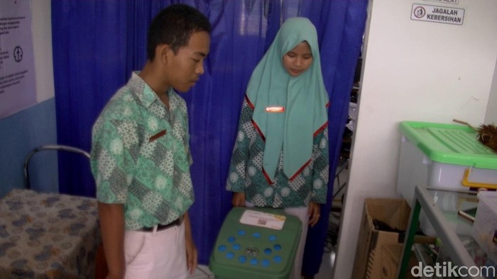 Siswa SMK di Pekalongan Ciptakan Robot Sampah