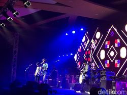 Nyanyi Bareng Sheila on 7, Intim Seperti Obrolan Usai Makan Malam