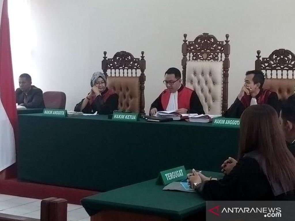 Dibui 15 Tahun, Ini Bejatnya Guru SD Islam yang Cabuli Belasan Siswi di Kelas Dibui 15 Tahun, Ini Bejatnya Guru SD Islam yang Cabuli Belasan Siswi di Kelas