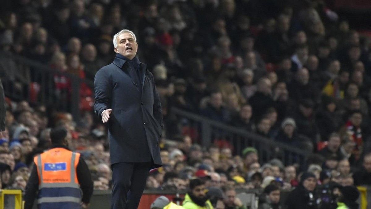 Bulan madu Jose Mourinho bersama Tottenham Hotspur berakhir di tangan Manchester United. (Foto: AP Photo/Rui Vieira)