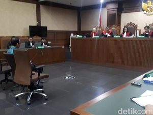 Hakim Tolak Eksepsi Wawan, Sidang Pencucian Uang Kembali Dilanjutkan