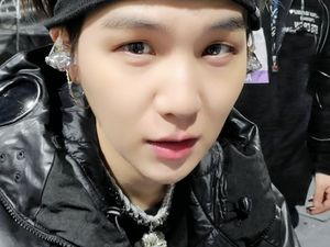 Traktir Suga BTS yang Ulang Tahun, Kartu Kredit Jin BTS Bikin Syok Traktir Suga BTS yang Ulang Tahun, Kartu Kredit Jin BTS Bikin Syok