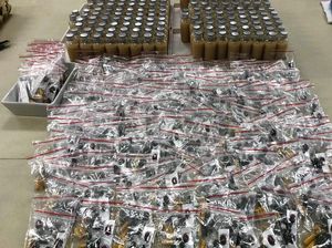 Intip Bisnis Pembuatan Suplemen Penangkal Gas Air Mata di Hong Kong