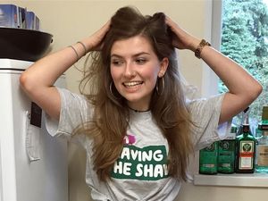 Transformasi Wanita Cukur Rambut Panjang Jadi Cepak sampai Botak untuk Amal