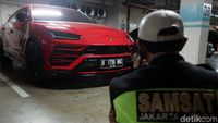 Terlalu, Lamborghini Ini Terciduk Pakai Pelat Bodong