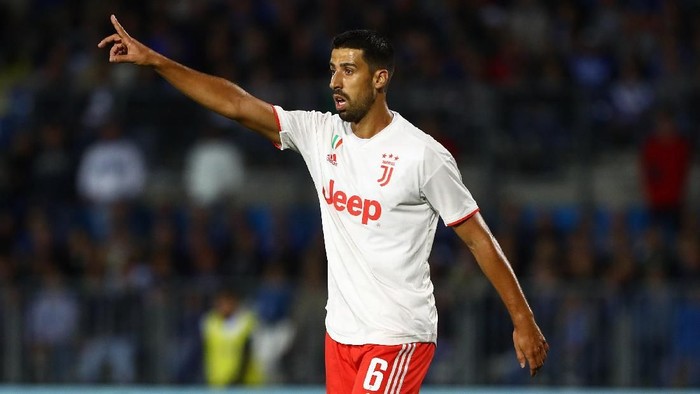 BRESCIA, ITALY - SEPTEMBER 24:  Sami Khedira of Juventus gestures during the Serie A match between Brescia Calcio and Juventus at Stadio Mario Rigamonti on September 24, 2019 in Brescia, Italy.  (Photo by Marco Luzzani/Getty Images)