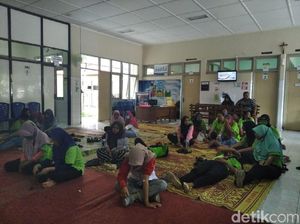 Diduga Keracunan Makanan, Puluhan Karyawan Pabrik di Sleman Dilarikan ke RS Diduga Keracunan Makanan, Puluhan Karyawan Pabrik di Sleman Dilarikan ke RS