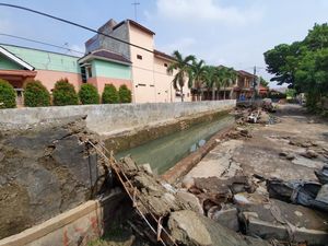 Hujan Deras, Tanggul Kali Cakung Bekasi Jebol untuk Ketiga Kalinya