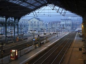 Aksi Mogok Massal Lumpuhkan Transportasi Publik di Paris