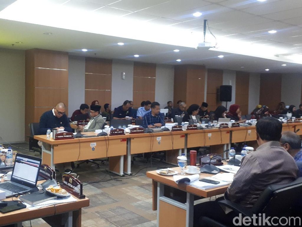 Pernyataan Sandi soal Pengangguran DKI Naik Disinggung di Rapat Komisi E-Disdik Pernyataan Sandi soal Pengangguran DKI Naik Disinggung di Rapat Komisi E-Disdik