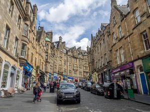 Foto: 10 Jalanan Instagramable di Dunia