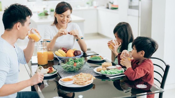 happy family eating fresh fruit