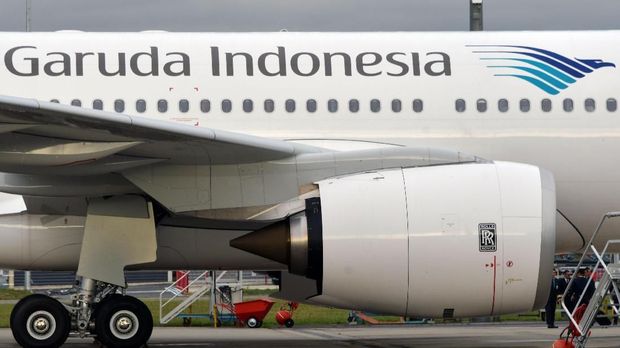 This illustration picture taken on November 15, 2019 shows the logo of a Garuda Indonesia Airbus A330 aircraft parked on the tarmac at the Airbus delivery center in Colomiers, southwestern France. (Photo by PASCAL PAVANI / AFP)