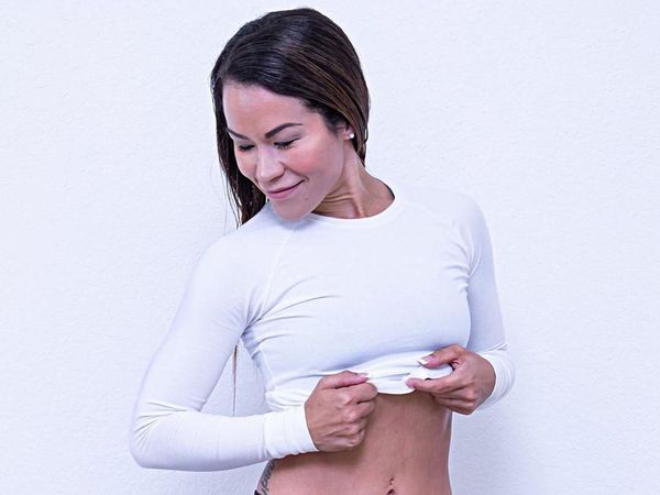 Topless Pamer Implan, Selebgram Ini Ingatkan Bahayanya Punya Payudara Palsu