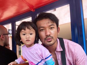 Rio Dewanto Buatkan Panggung ala Frozen untuk Buah Hati