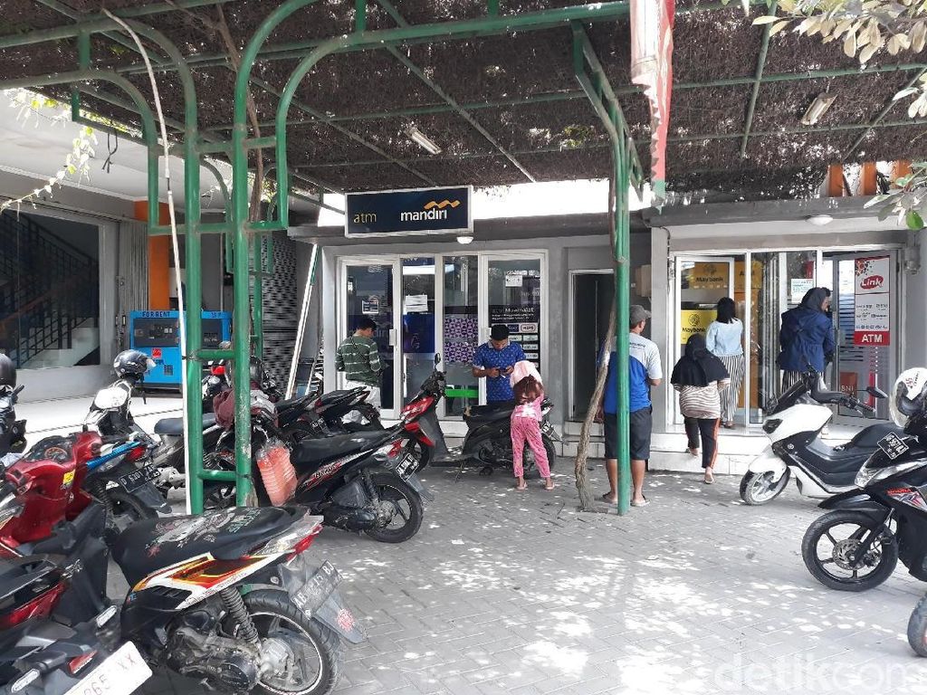 Mas-mas Bantul Ini Baik Banget, Kembalikan Rp 2 Juta yang Ditemukan di ATM Mas-mas Bantul Ini Baik Banget, Kembalikan Rp 2 Juta yang Ditemukan di ATM