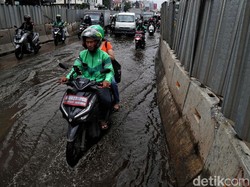 Utamakan Keselamatan, Grab Tetap Layani Pelanggan di Tengah Banjir