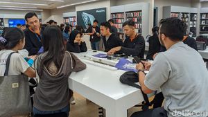 Keramaian Penjualan Perdana iPhone 11 di Indonesia