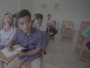 Cerita Firman, Buruh Serabutan yang Bisa Sekolah karena TCC