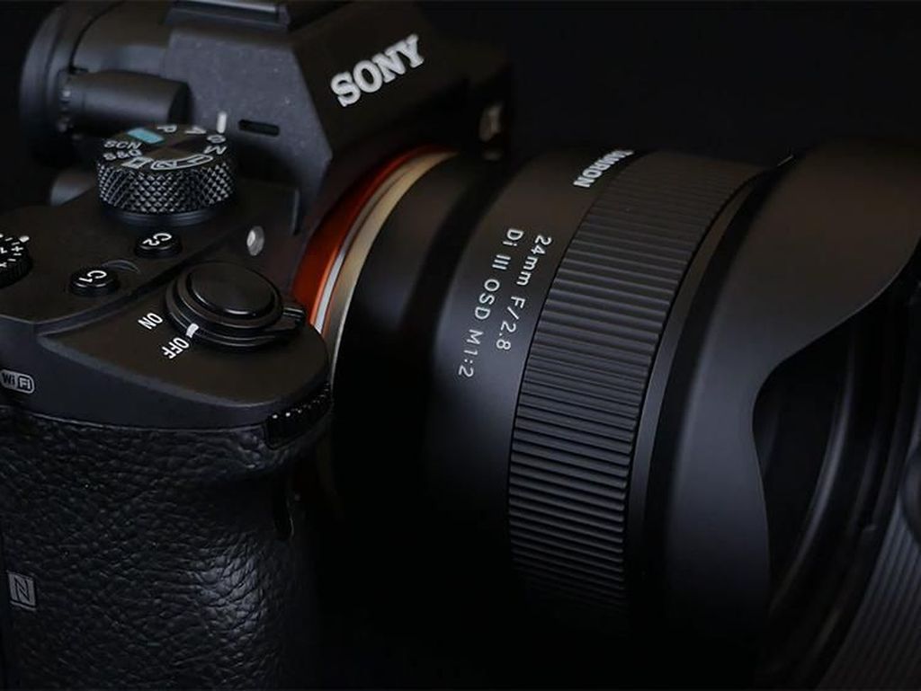 Lensa Tamron 24mm f/2.8 Macro Sony Ringkas dan Berkualitas