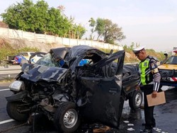 Pikap Tabrak Truk di Tol Gempol-Pandaan, Sopir dan Penumpang Luka Parah