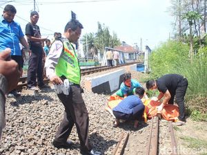 Kakek di Sidoarjo Tewas Tertabrak Kereta Usai Buang Air Besar Kakek di Sidoarjo Tewas Tertabrak Kereta Usai Buang Air Besar