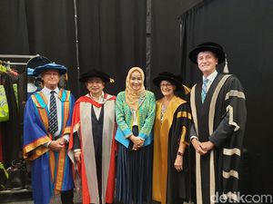 Menteri PPN Suharso Terima Doktor Honoris Causa dari Universitas di Australia Menteri PPN Suharso Terima Doktor Honoris Causa dari Universitas di Australia