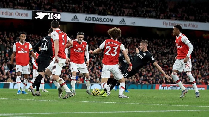 LONDON, ENGLAND - DECEMBER 05: Adam Webster of Brighton scores his teams first goal during the Premier League match between Arsenal FC and Brighton & Hove Albion at Emirates Stadium on December 05, 2019 in London, United Kingdom. (Photo by Marc Atkins/Getty Images)