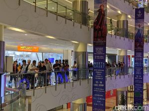 Apple Fanboy Rela Antre dari Subuh demi iPhone 11 Pro Resmi