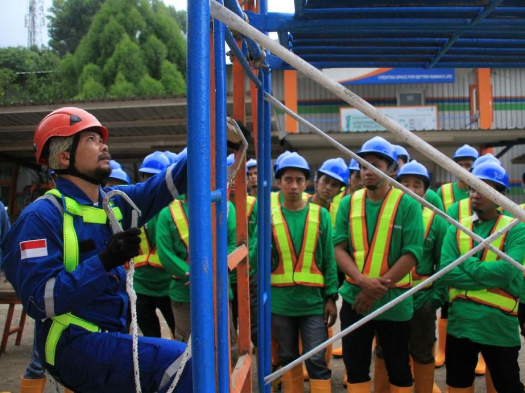 Menimbang Penalti bagi Pekerja Formal Menimbang Penalti bagi Pekerja Formal