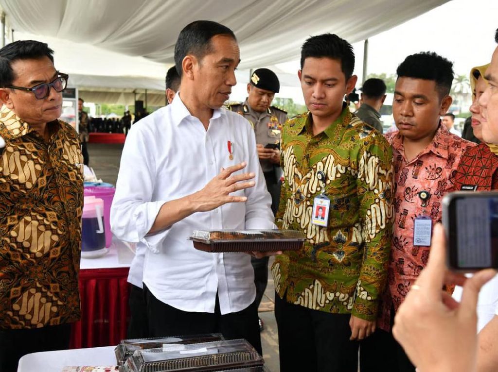 Jokowi Kembali Ajak 2 Stafsus Milenial Kunker, Kali Ini Billy dan Belva Jokowi Kembali Ajak 2 Stafsus Milenial Kunker, Kali Ini Billy dan Belva