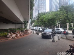 Pembatas U-Turn Jalan Satrio yang Dibongkar Paksa Belum Diperbaiki