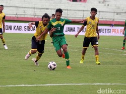 Bertanding di Stadion Gelora Delta Sidoarjo, Jumat (6/12/2019), tim Pra Pon Jatim mendominasi permainan.